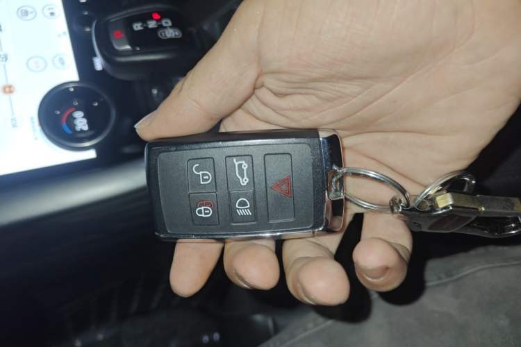Used Land Rover Range Sport 2021 3.0 L6 SE Vehicle Key