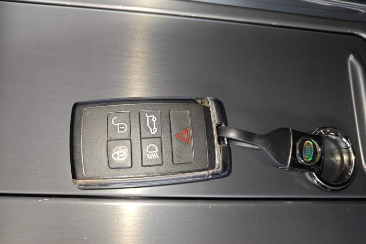 Used Land Rover Range Sport 2021 3.0 L6 SE Vehicle Key