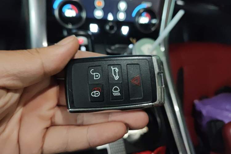 Used Land Rover Range Sport 2021 3.0 L6 YAO Black Edition Vehicle Key