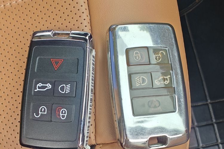 Used Land Rover Range Sport 2021 3.0 L6 YAO Black Edition Vehicle Key