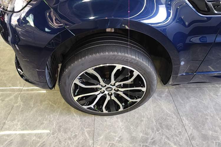 Used Land Rover Range Sport 2021 3.0 L6 YAO Black Edition Left Front Wheel Hub