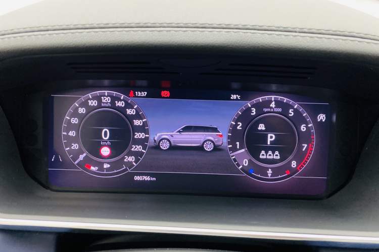 Used Land Rover Range Sport 2021 3.0 L6 YAO Black Edition Odometer Close Up
