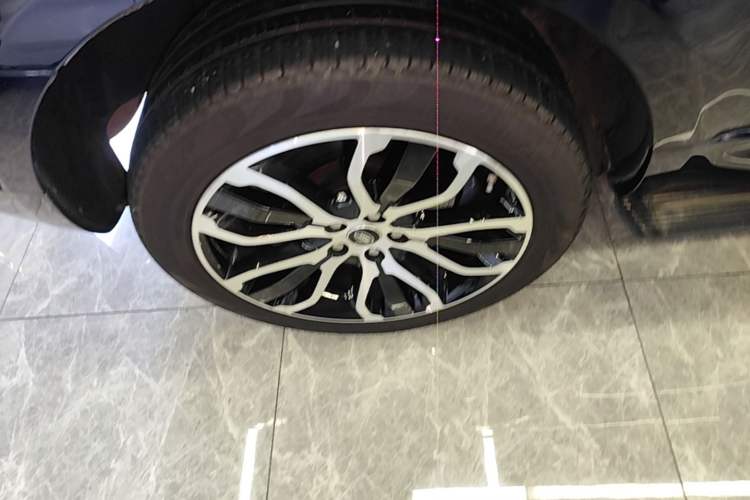 Used Land Rover Range Sport 2021 3.0 L6 YAO Black Edition Right Rear Wheel Hub