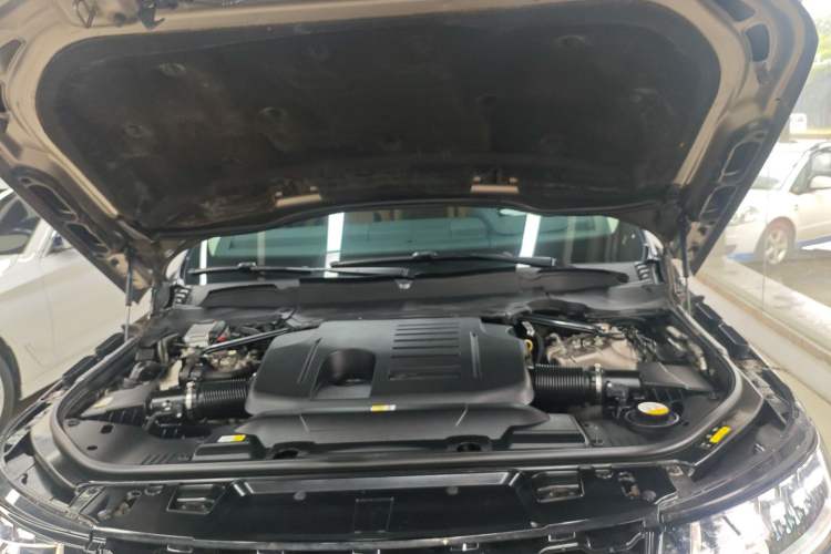 Used Land Rover Range Sport 2021 3.0 L6 YAO Black Edition Engine Bay