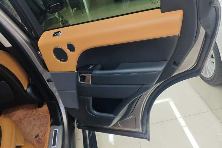 Used Land Rover Range Sport 2021 3.0 L6 YAO Black Edition Interior 6
