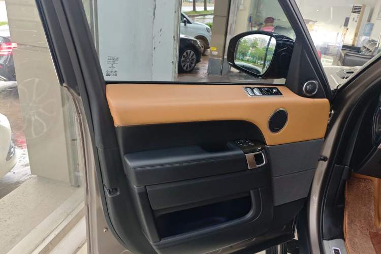 Used Land Rover Range Sport 2021 3.0 L6 YAO Black Edition Interior 7
