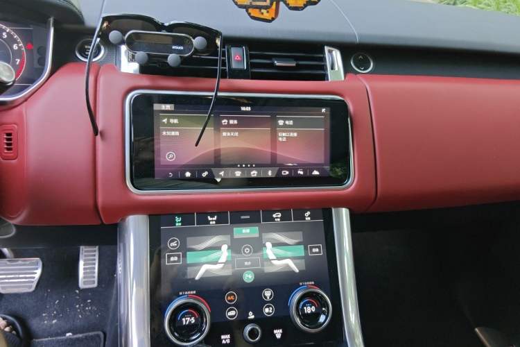 Used Land Rover Range Sport 2021 3.0 L6 YAO Black Edition Audio And AC Panel