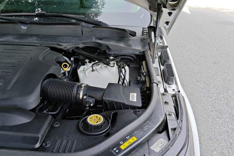 Used Land Rover Range Sport 2021 3.0 L6 YAO Black Edition Engine Bay Left