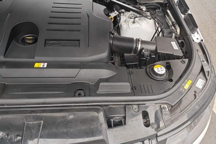 Used Land Rover Range Sport 2021 3.0 L6 YAO Black Edition Engine Bay Left