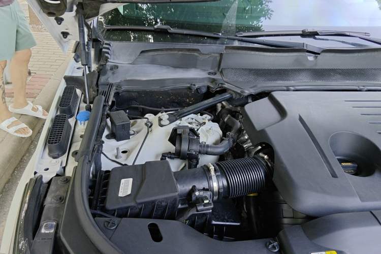 Used Land Rover Range Sport 2021 3.0 L6 YAO Black Edition Engine Bay Right