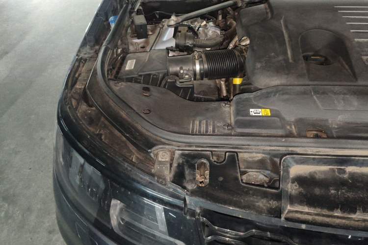 Used Land Rover Range Sport 2021 3.0 L6 YAO Black Edition Engine Bay Right