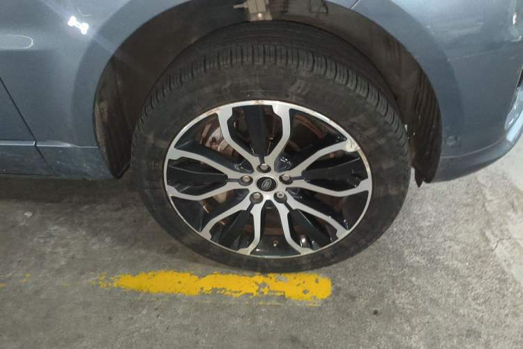 Used Land Rover Range Sport 2021 3.0 L6 YAO Black Edition Right Front Wheel Hub