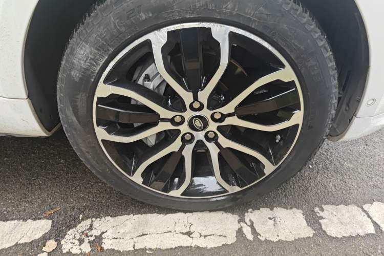 Used Land Rover Range Sport 2021 3.0 L6 YAO Black Edition Right Front Wheel Hub