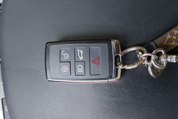 Used Land Rover Range Sport 2021 3.0 L6 YAO Black Edition Vehicle Key