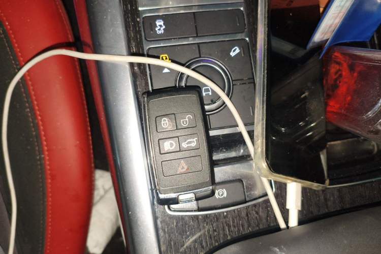 Used Land Rover Range Sport 2021 3.0 L6 YAO Black Edition Vehicle Key