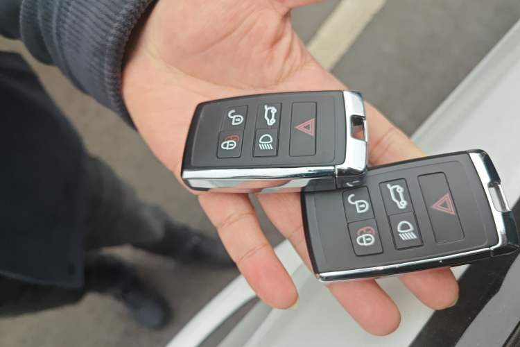Used Land Rover Range Sport 2021 3.0 L6 YAO Black Edition Vehicle Key