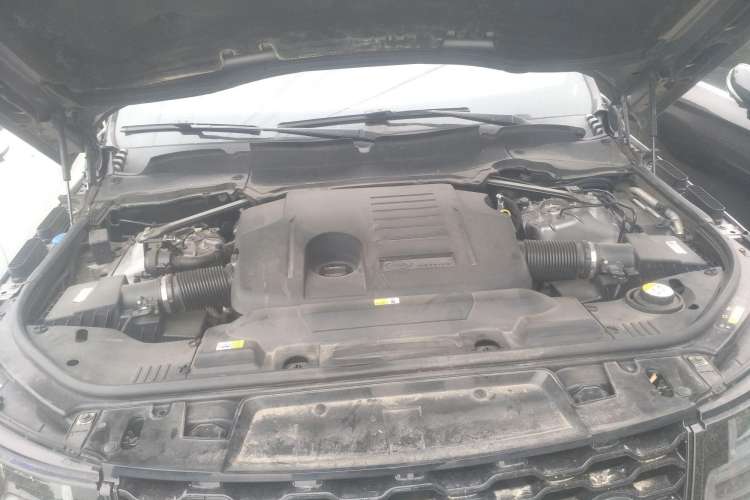 Used Land Rover Range Sport 2021 3.0 L6 YAO Black Edition Engine Bay
