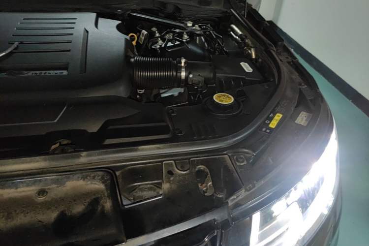 Used Land Rover Range Sport 2021 3.0 L6 HST Engine Bay Left