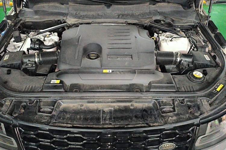 Used Land Rover Range Sport 2021 3.0 L6 YAO Black Edition Engine Bay