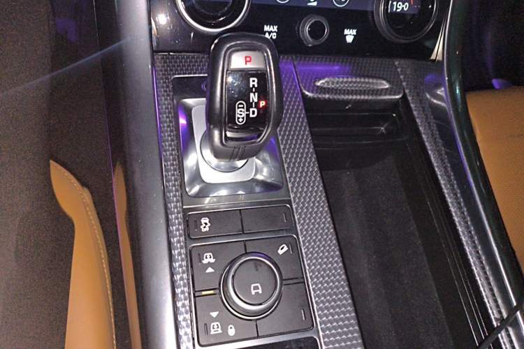 Used Land Rover Range Sport 2021 3.0 L6 YAO Black Edition Gear Lever