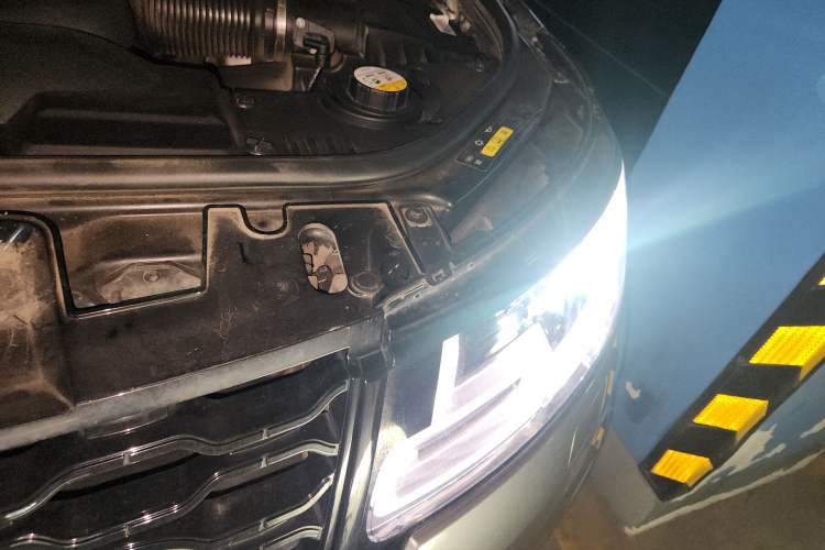 Used Land Rover Range Sport 2021 3.0 L6 HST Engine Bay Left