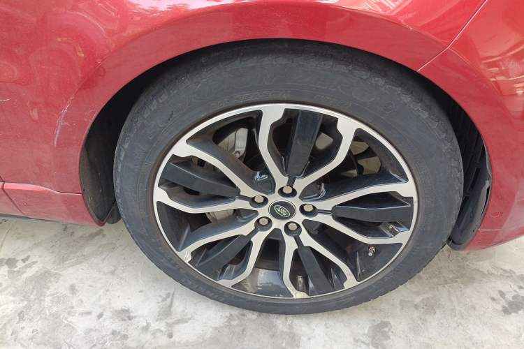 Used Land Rover Range Sport 2021 3.0 L6 YAO Black Edition Right Front Wheel Hub