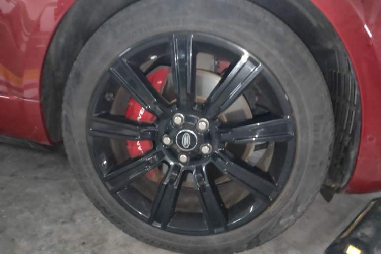 Used Land Rover Range Sport 2021 3.0 L6 HST Right Front Wheel Hub