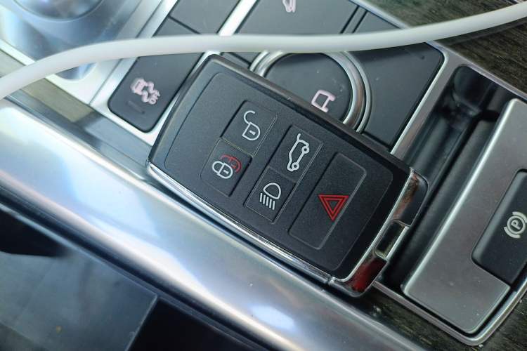 Used Land Rover Range Sport 2021 3.0 L6 YAO Black Edition Vehicle Key