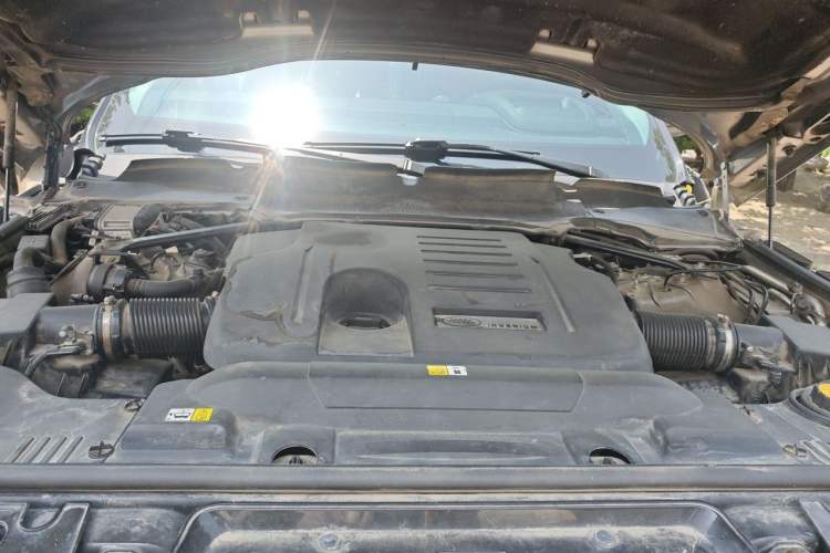 Used Land Rover Range Sport 2021 3.0 L6 YAO Black Edition Engine Bay