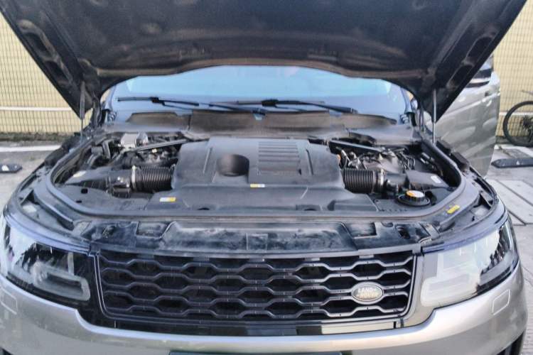 Used Land Rover Range Sport 2021 3.0 L6 YAO Black Edition Engine Bay