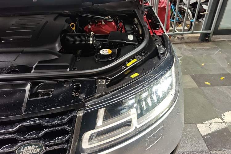 Used Land Rover Range Sport 2021 3.0 L6 HST Engine Bay Left
