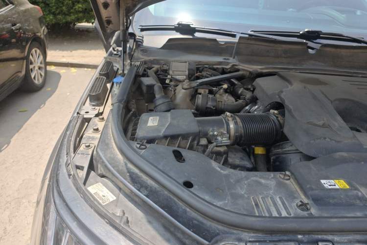 Used Land Rover Range Sport 2021 3.0 L6 YAO Black Edition Engine Bay Right