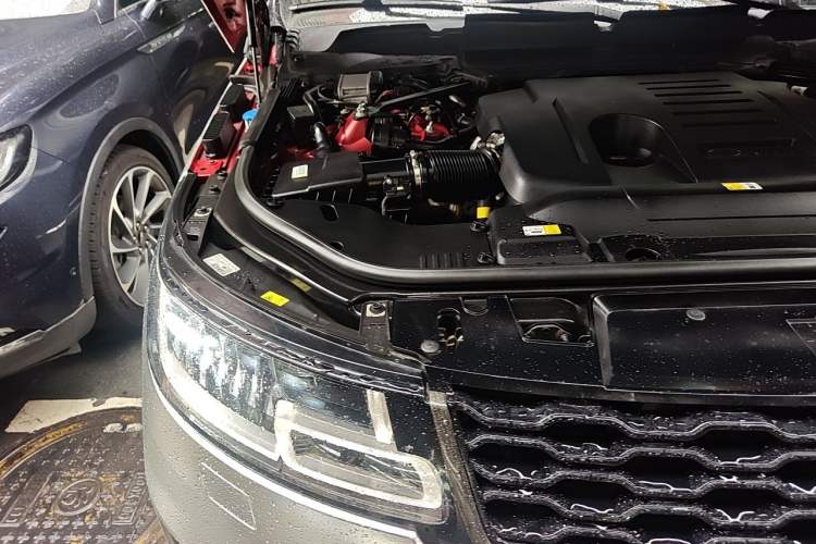 Used Land Rover Range Sport 2021 3.0 L6 HST Engine Bay Right