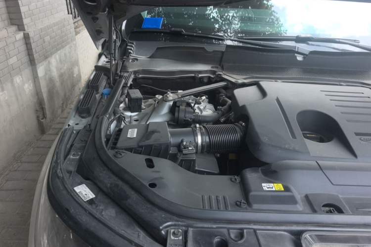Used Land Rover Range Sport 2021 3.0 L6 YAO Black Edition Engine Bay Right
