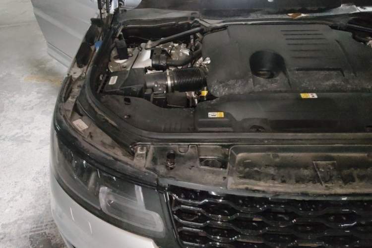 Used Land Rover Range Sport 2021 3.0 L6 YAO Black Edition Engine Bay Right
