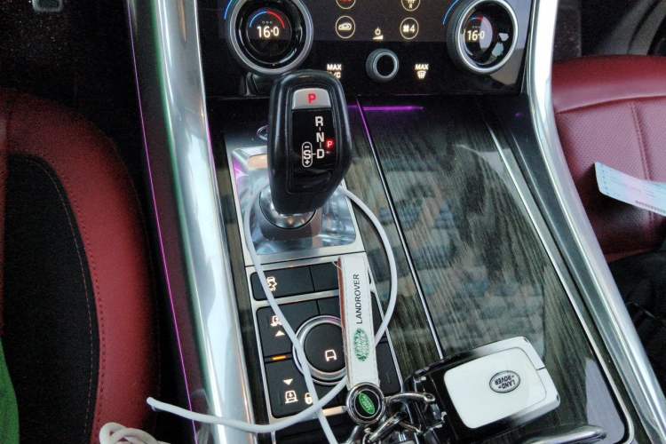 Used Land Rover Range Sport 2021 3.0 L6 YAO Black Edition Gear Lever