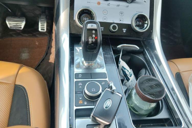 Used Land Rover Range Sport 2021 3.0 L6 YAO Black Edition Gear Lever