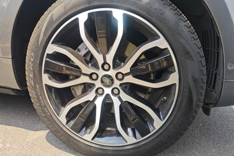 Used Land Rover Range Sport 2021 3.0 L6 YAO Black Edition Right Front Wheel Hub