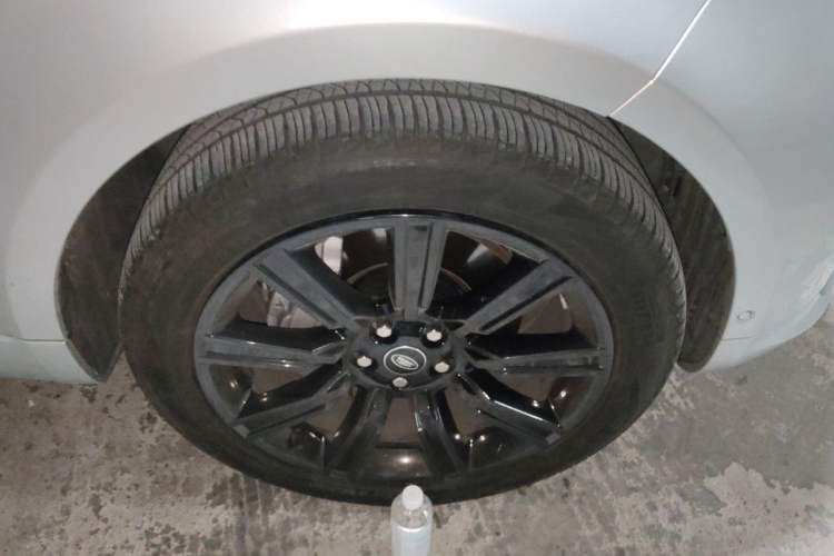 Used Land Rover Range Sport 2021 3.0 L6 YAO Black Edition Right Front Wheel Hub