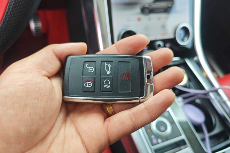 Used Land Rover Range Sport 2021 3.0 L6 YAO Black Edition Vehicle Key