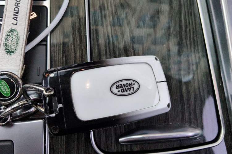 Used Land Rover Range Sport 2021 3.0 L6 YAO Black Edition Vehicle Key