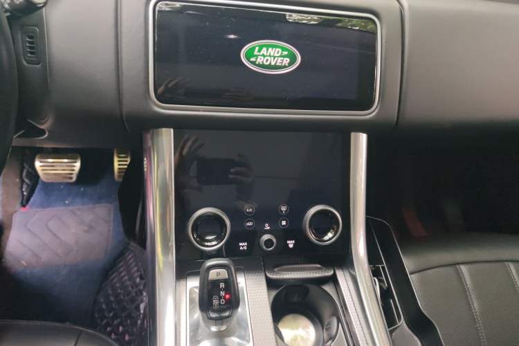 Used Land Rover Range Sport 2021 3.0 L6 YAO Black Edition Audio And AC Panel