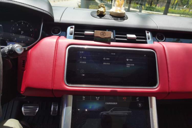 Used Land Rover Range Sport 2021 3.0 L6 YAO Black Edition Audio And AC Panel