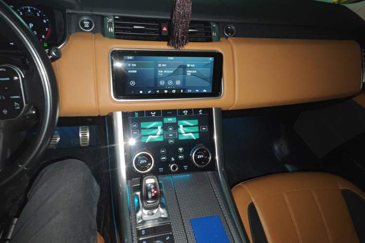 Used Land Rover Range Sport 2021 3.0 L6 YAO Black Edition Audio And AC Panel
