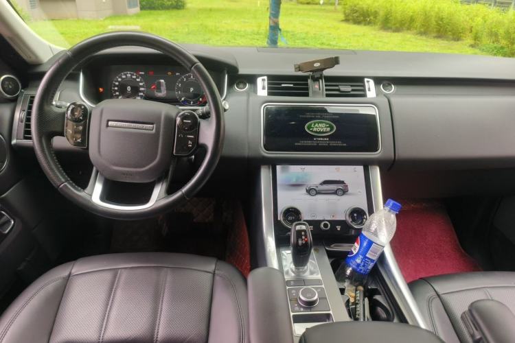Used Land Rover Range Sport 2021 3.0 L6 SE Center Console