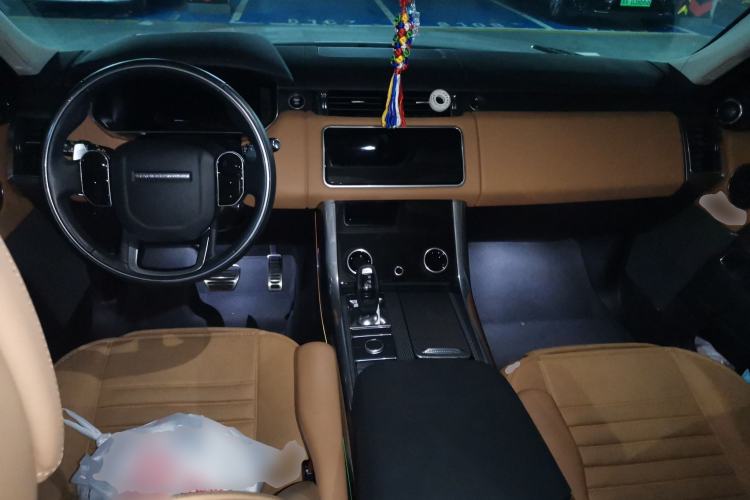 Used Land Rover Range Sport 2021 3.0 L6 YAO Black Edition Center Console