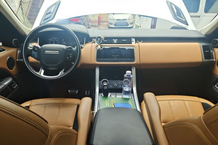 Used Land Rover Range Sport 2021 3.0 L6 YAO Black Edition Center Console