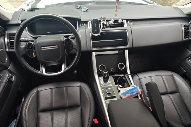Used Land Rover Range Sport 2021 3.0 L6 SE Center Console