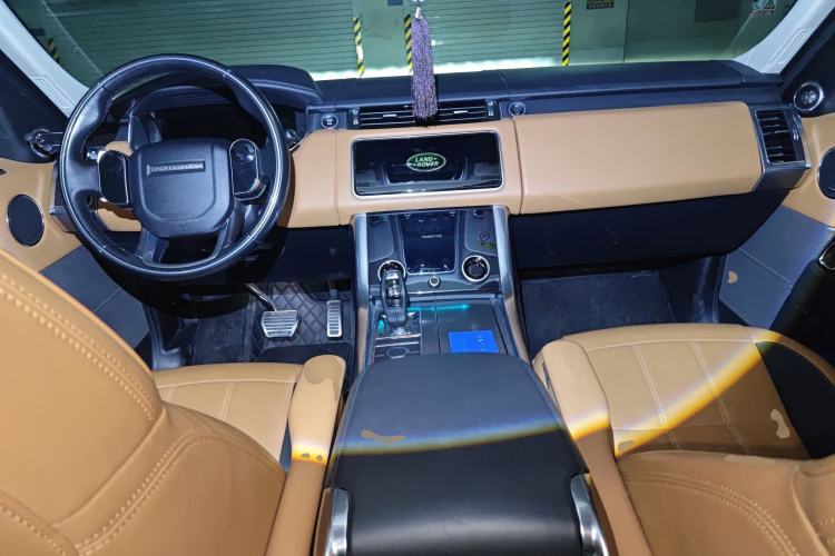 Used Land Rover Range Sport 2021 3.0 L6 YAO Black Edition Center Console