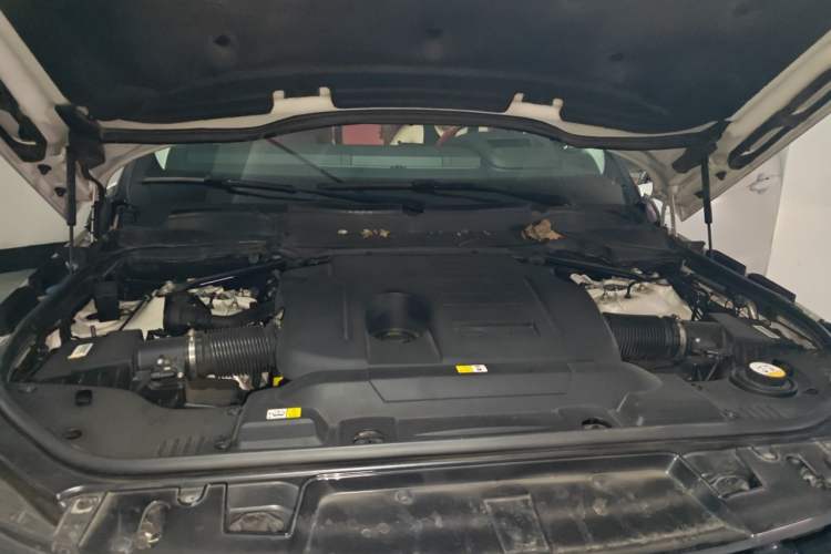 Used Land Rover Range Sport 2021 3.0 L6 YAO Black Edition Engine Bay